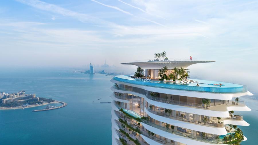 Penthouse with rooftop pool over the Dubai coastline
